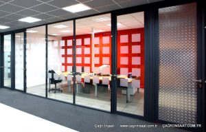 tam cam bölme duvar