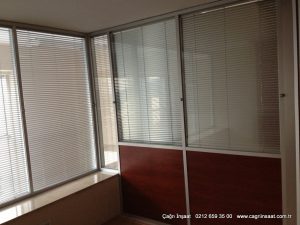 cam jaluzili bölme duvar