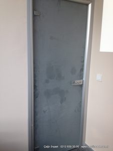 tam cam ofis bölme kapıları