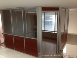 tamamı cam ve ahşap bölme duvar